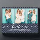 Zuhause Family Redewendungen Moderne Typografie Dr Fotoplatte<br><div class="desc">Dieses moderne Design enthält drei Ihrer Lieblingssendungen mit dem Text "Zuhause - die Geschichte dessen,  wer wir sind und eine Sammlung aller Dinge,  die wir Liebe" in der modernen Typografie #Foto #photogifts #gift #gift-tiftforher #girly #family #Zuhause #Geburtdaygifts #holidaygifts #christmasgeschenke #personalizedgifts</div>