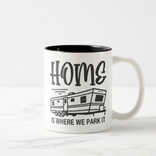 Zuhause ist der Ort, an dem Sie ihn parken Zweifarbige Tasse