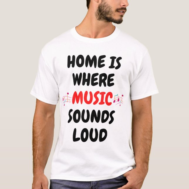 Zuhause klingt Musik laut. T-Shirt (Vorderseite)