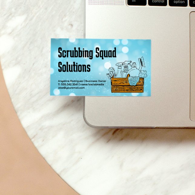 Zuhause-Reinigungstools im Holzkasten | Maid Visitenkarte (Von Creator hochgeladen)