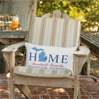 Zuhause-Staat der Red Blue Family Monogram von Mic Lendenkissen