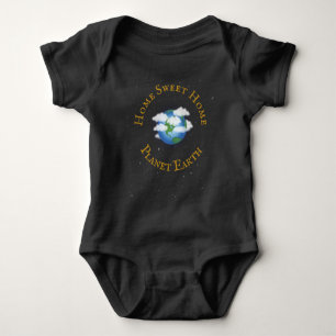 "Zuhause Sweet Zuhause Planet Earth" in Twinklern Baby Strampler