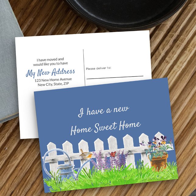 Zuhause Sweet Zuhause White Picket Zaun Ich habe b Ankündigungspostkarte (New Address postcard with idyllic cottage garden scene)