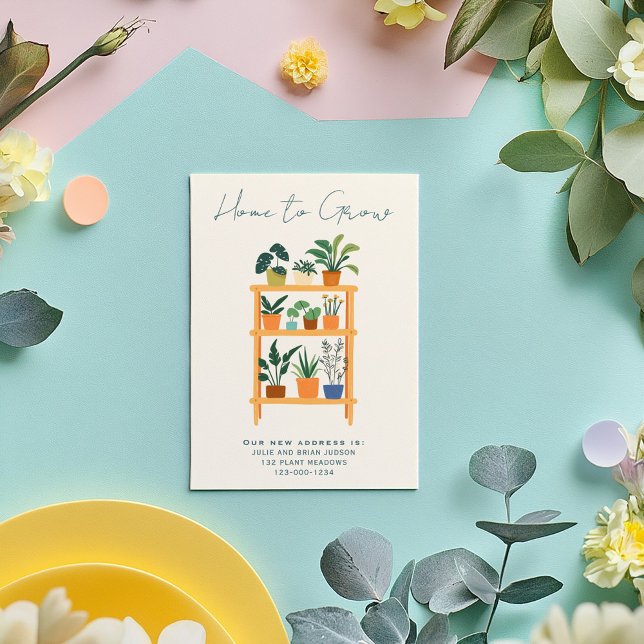 Zuhause zur Erweiterung der neuen Zuhause-Ankündig Ankündigung (Charming “Home to Grow” new address announcement card with shelves of house plants illustration)