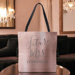 Zukünftige Frau Rose Gold Blush Pink Modernes Meta<br><div class="desc">Zukünftige Frau - Bride Imitats Moderne und elegante Fuax Brushed Metal Rose Gold Rosa Tasche,  die perfekt für eine Rose Gold oder Blush Pink Junggeselinnen-Abschied. Diese Zukunft Frau Bag ist perfekt für einen Junggeselinnen-Abschied. Der Name der Braut kann auf dieser Tasche aktualisiert werden.</div>