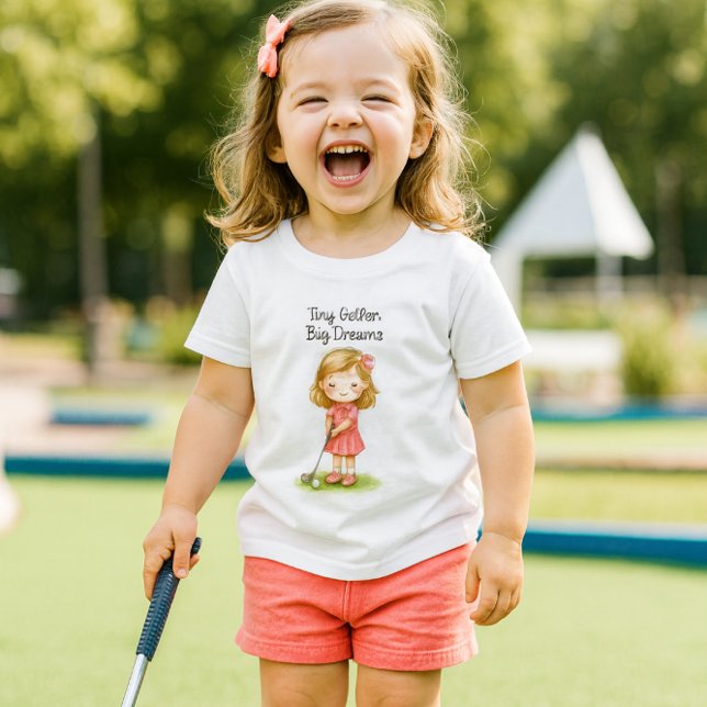 Zukünftiges Golfer-Baby-Mädchen oder  Kleinkind T-shirt ( joyful little golfer.  The lifestyle mockup captures her radiant laughter, playful energy,)