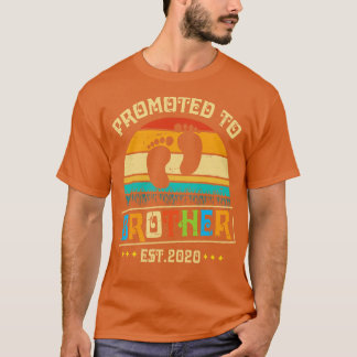 Zum Bruder befördert Est 2020 Froher Vater Eltern- T-Shirt