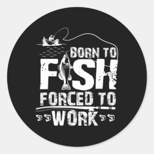 Zum Fischen geboren, zum Arbeiten gezwungen, lusti Runder Aufkleber