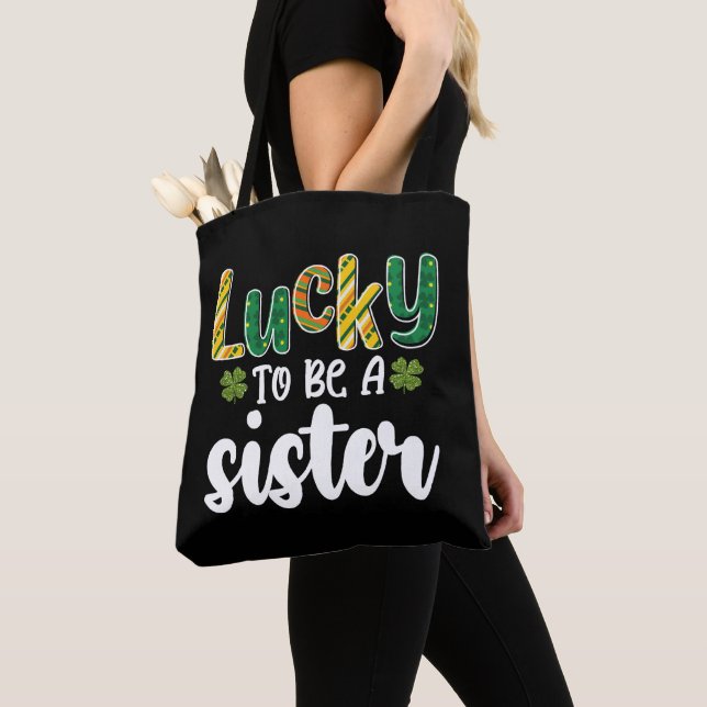 Zum Glück ein Schwesterfamilie St Patrick's Day zu (Von Nahem)