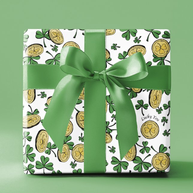 Zum Glück grüne Klee Gold Coins St Patrick's Day Geschenkpapier (Lucky You St Patrick's Day Wrapping Paper. Hand-Drawn Green Clovers & Gold Coins in Black Ink. White)