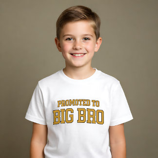 Zum großen Bruder im Varsity-Stil befördert T-Shirt