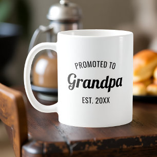 Zum Opa befördert Est. 2025 Personalisiert Kaffeetasse