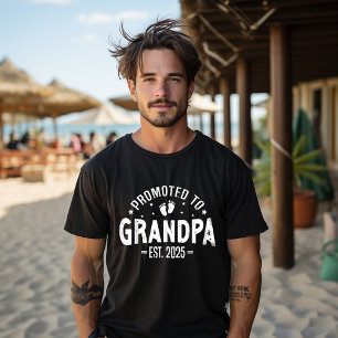 Zum Opa Befördert Est 2025 Wird Großvater T-Shirt