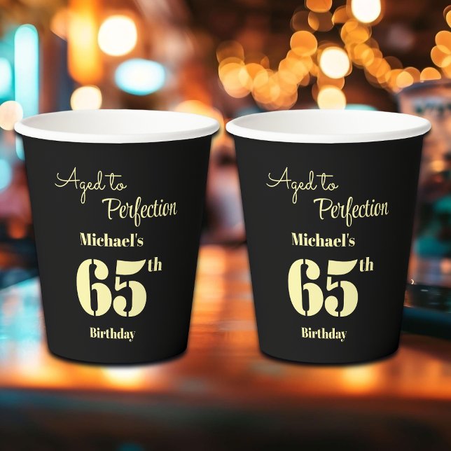 Zum perfekten Alter - Männer 65. Geburtstag Pappbecher (Von Creator hochgeladen)