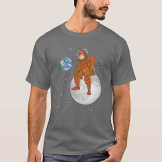 Zum Sitzen auf dem Mond, um die Erde zu beobachten T-Shirt