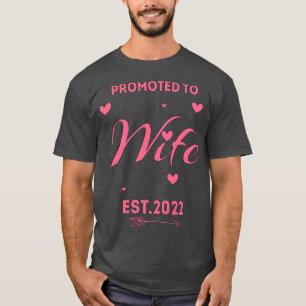 ZUR EHEFRAU 2022 GEPRÜFT, PINK BRIDE GIFT FUNNY FR T-Shirt