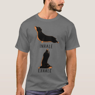 Zur Inhalation der Exhale-Dackel Yoga T-Shirt