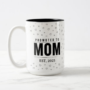 Zur Mama befördert EST 2025 Tasse Neues Mama-Gesch