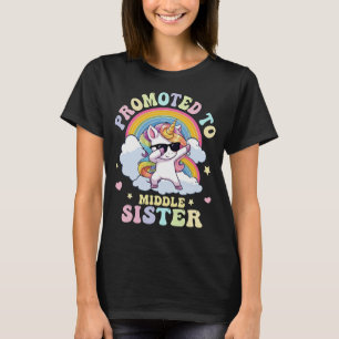 Zur mittleren Schwester-Einhorn befördert T-Shirt
