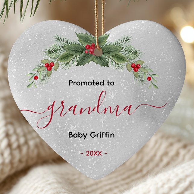 Zur Oma befördert Babynamensschild Herz Keramik Ornament (Von Creator hochgeladen)