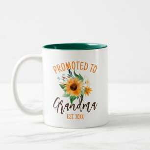 Zur Oma befördert Florale Sonnenblume Personalisie Zweifarbige Tasse