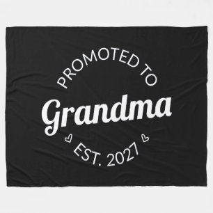 Zur Oma befördert Seit 2027 Neue Oma I Fleecedecke