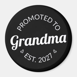 Zur Oma befördert Seit 2027 Neue Oma I Magnet