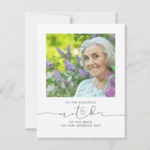 Zur wunderschönen Mutter des Brauthochzeitungs-Fot