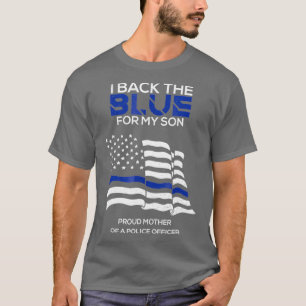 Zurück zum Blau für meinen Sohn, der stolz auf den T-Shirt