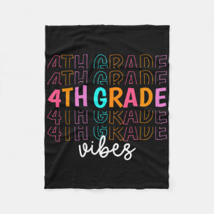 Zurück zur Schule 4. Klasse Vibes Retro Lehrer Sch Fleecedecke