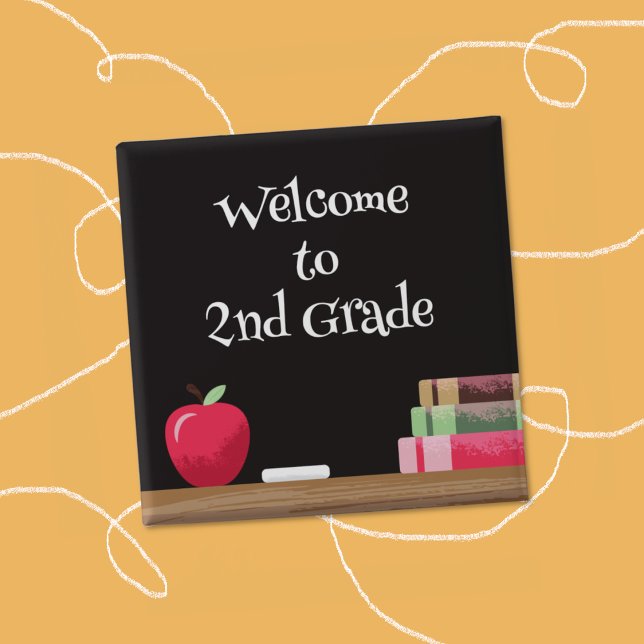 Zurück-zur-Schule-Chalkboard | Apfel | Schaltfläch Button (Welcome back-to-school faux chalkboard pin button with grade level . )