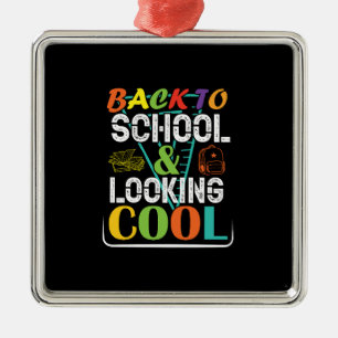 Zurück zur Schule und Cool aussehen Ornament Aus Metall