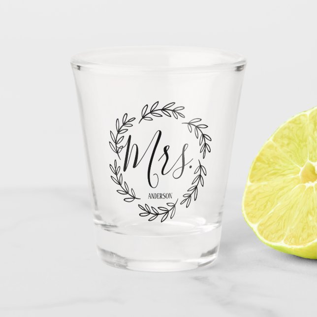 Zusammenpassende Frau Monogram Wreath Schnapsglas (Vorderseite)