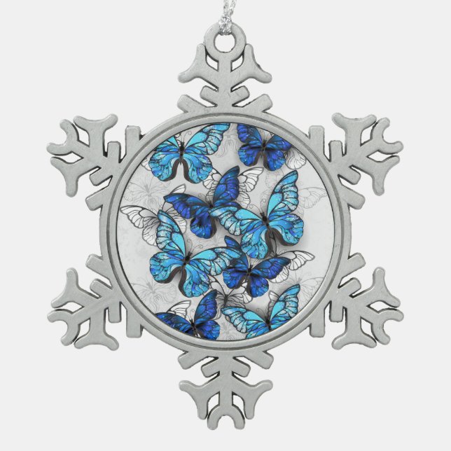 Zusammensetzung der weißen und blauen Schmetterlin Schneeflocken Zinn-Ornament (Vorderseite)