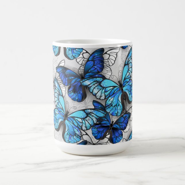 Zusammensetzung von White und Blue Butterflies Kaffeetasse (Mittel)