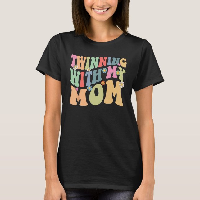 Zusammentreffen mit meiner Mama Retro-Twin-Day-Mam T-Shirt (Vorderseite)