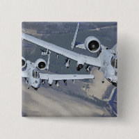 Zwei A-10C-Thunderbolzen II fliegen formatgenau