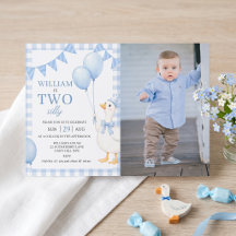 Zwei alberne blaue Gingham-Junge 2. Geburtstagsein