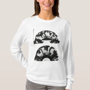 Zwei Ansichten einer Dachboden Rotzahl Schale T-Shirt