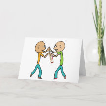 Zwei baldige Männer kämpfen über einem Kamm