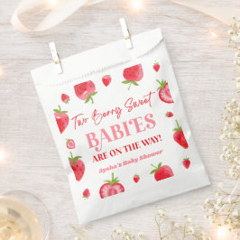Zwei Berry Sweet Babies Strawberry Twin Baby Dusch Geschenktütchen
