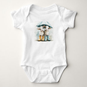 Zwei bezaubernde Babyziegen an einem Regentag Baby Strampler