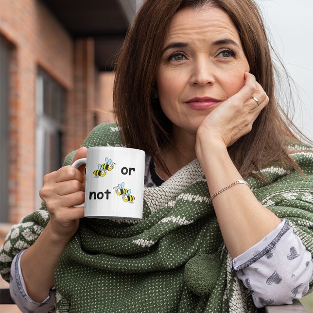 Zwei Bienen oder nicht zwei Bienen Cartoon Kaffeetasse (Two Bees or Not Two Bees Coffee Mug)