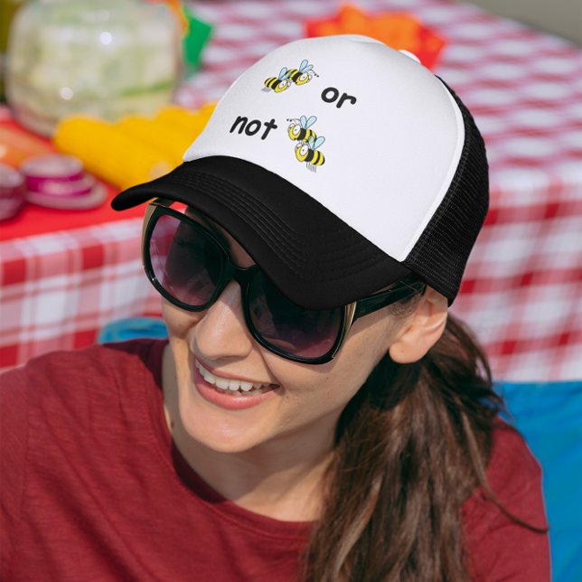 Zwei Bienen oder nicht zwei Bienen Truckerkappe (Two Bees or Not Two Bees Trucker Hat)