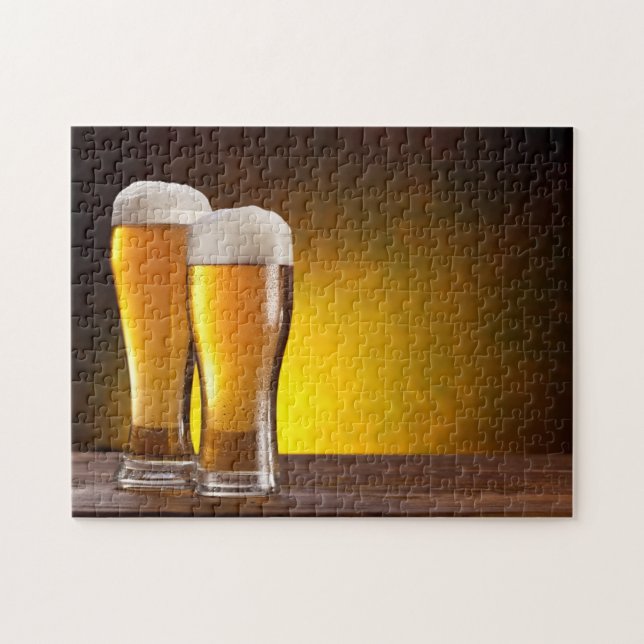 Zwei Biergläser auf einem Holztisch Puzzle (Horizontal)