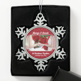 Zwei Brides Red Rote Rosen Erstes WeihnachtsFoto Schneeflocken Zinn-Ornament