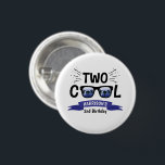 Zwei Coole Jungen 2. Geburtstag Button<br><div class="desc">Feiern Sie stilvoll mit diesen lustigen und sehr trendigen 2. Geburtstagsknöpfen. Das Design lässt sich leicht mit Ihrer speziellen Veranstaltungssprache personalisieren und Ihre Gäste werden begeistert sein,  wenn sie diese fantastischen Buttons sehen. Matching-Elemente finden Sie in der Auflistung.</div>