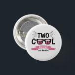 Zwei Coole Mädchen 2. Geburtstag Button<br><div class="desc">Feiern Sie stilvoll mit diesen lustigen und sehr trendigen 2. Geburtstagsknöpfen. Das Design lässt sich leicht mit Ihrer speziellen Veranstaltungssprache personalisieren und Ihre Gäste werden begeistert sein,  wenn sie diese fantastischen Buttons sehen. Matching-Elemente finden Sie in der Auflistung.</div>