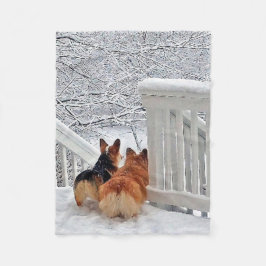 Zwei Corgis im Schnee Fleecedecke