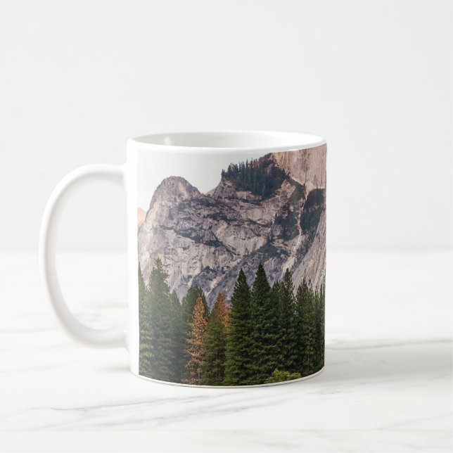 ZWEI DECKEN VOR EINER HALBEN DOME IM YOSEMITTALLEY KAFFEETASSE (Links)